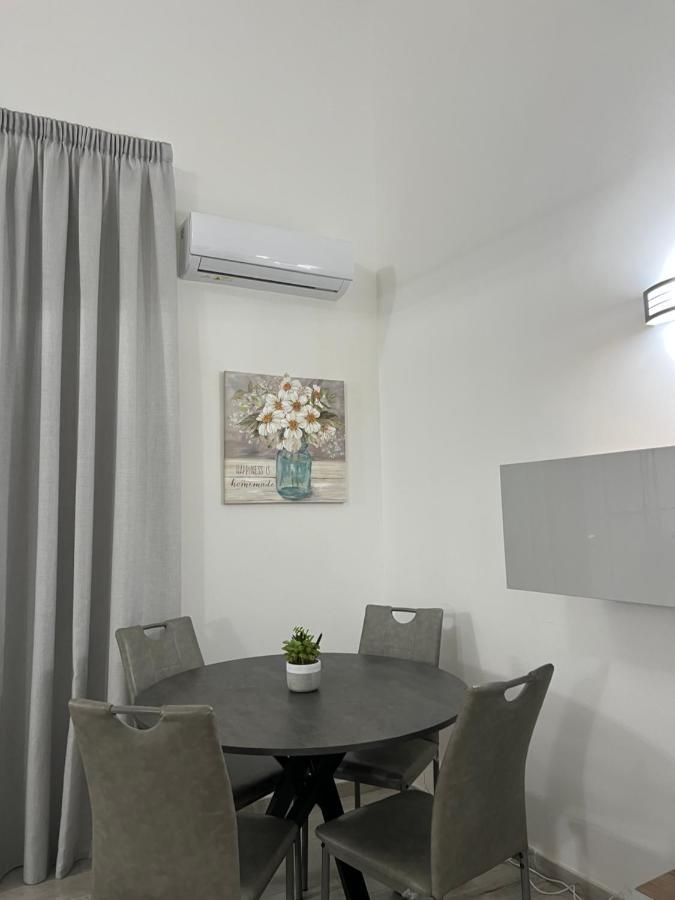 Napoli Centro-La Casa Di Lucio Bed & Breakfast Bagian luar foto